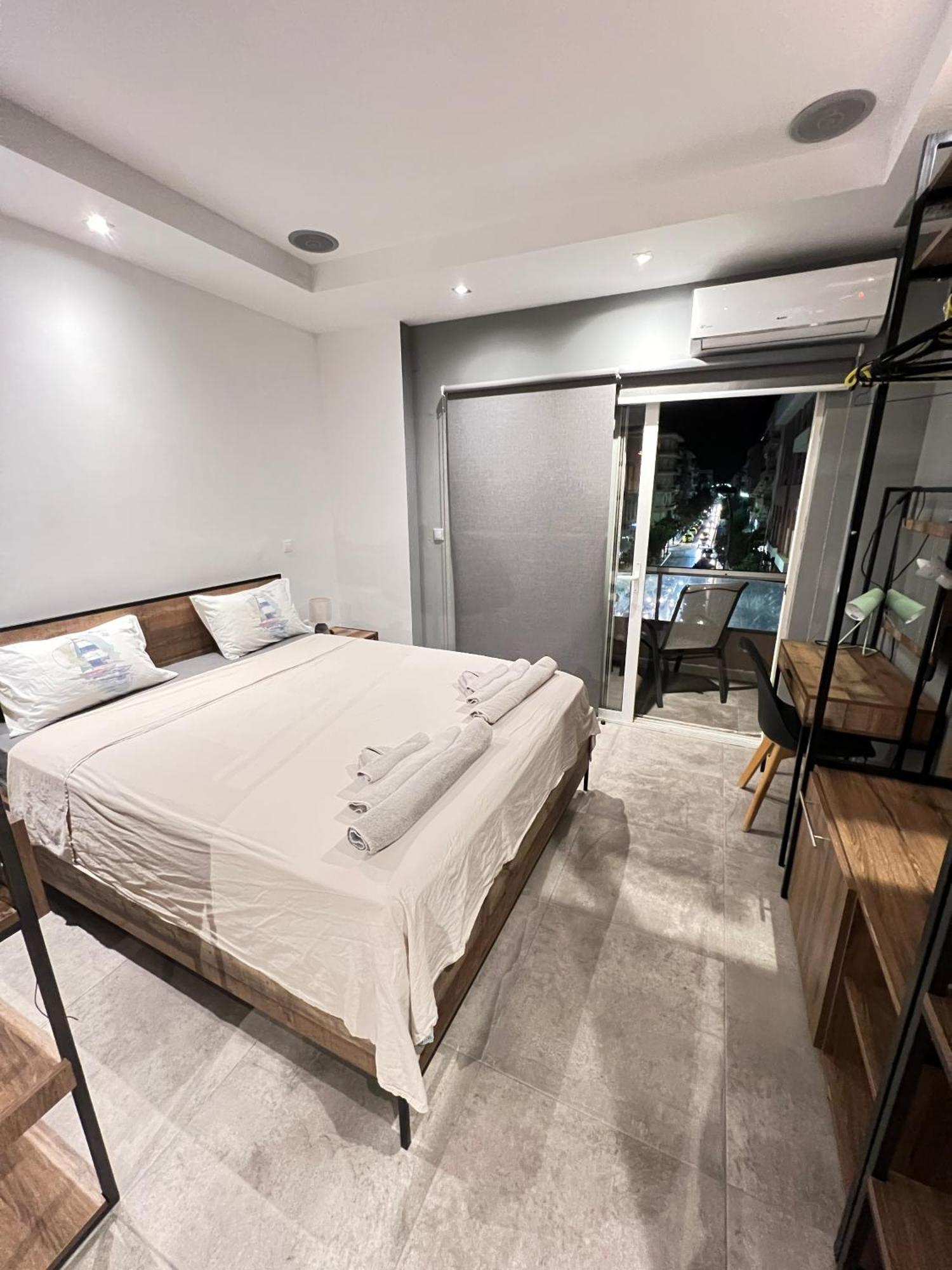 Modern Apartment In The Heart Of The City Alejandrópolis Exterior foto
