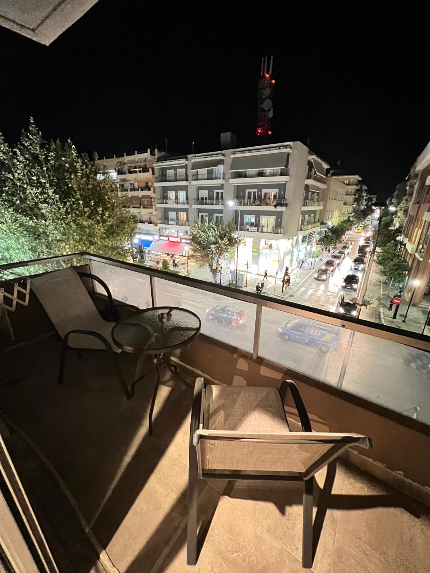 Modern Apartment In The Heart Of The City Alejandrópolis Exterior foto